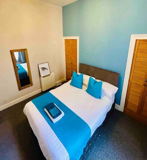 Acora'S Apartments Plymouth Bagian luar foto